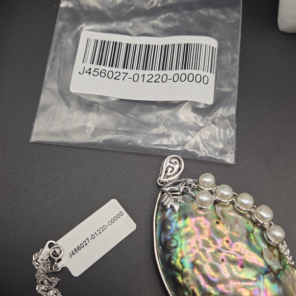 Abalone Silver and Pearl Pendant Necklace. 18" Chain. - Picture 7 of 7